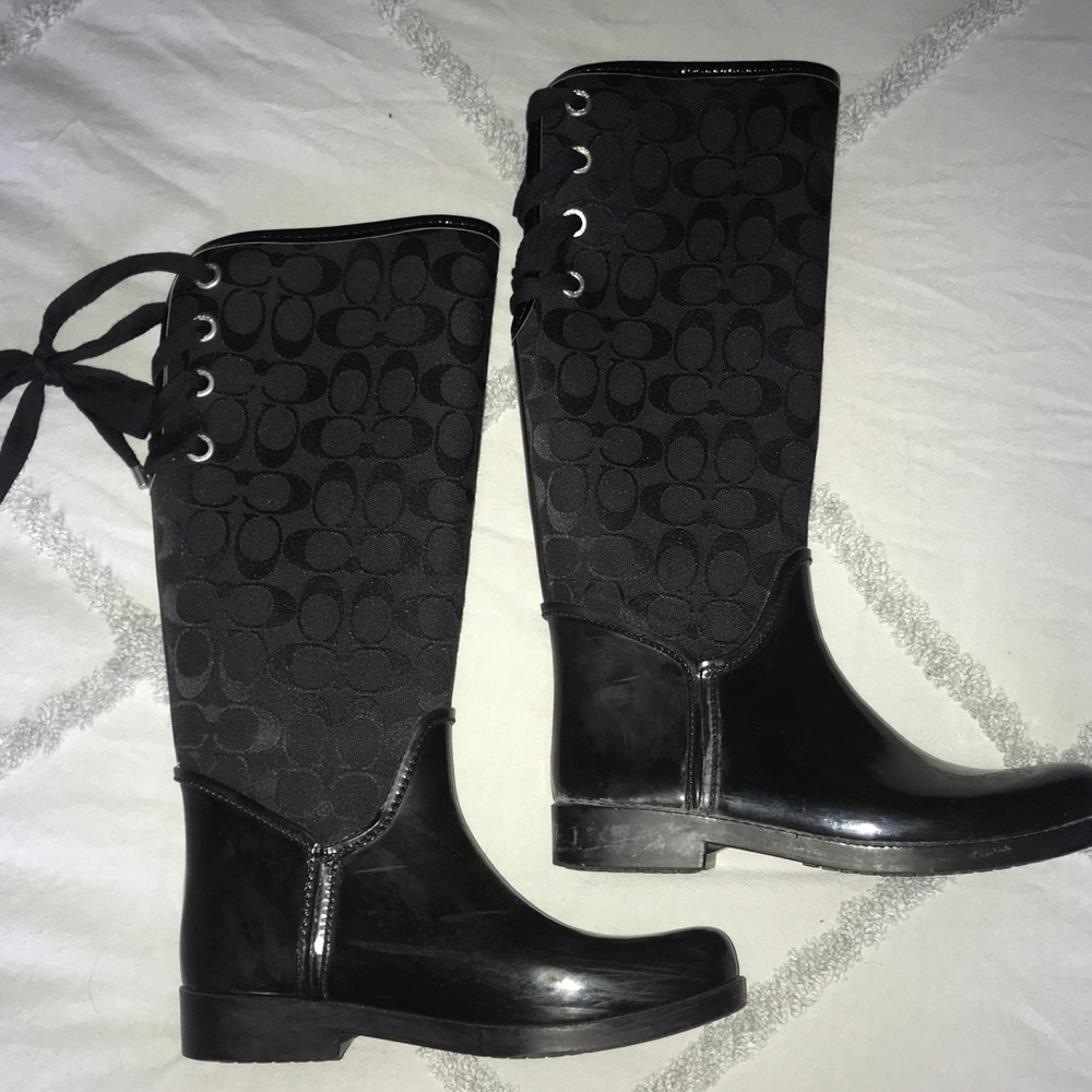 Black Tie Coach Rainboots